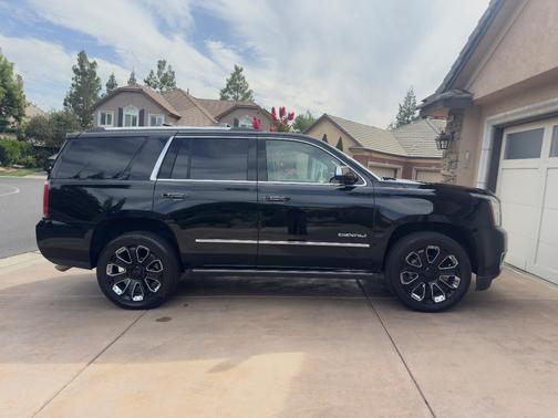 Black 2018 GMC Yukon Denali