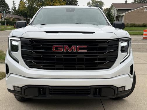 White 2025 GMC Sierra 1500 Elevation