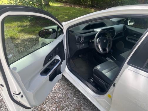 White 2012 Toyota Prius c Four