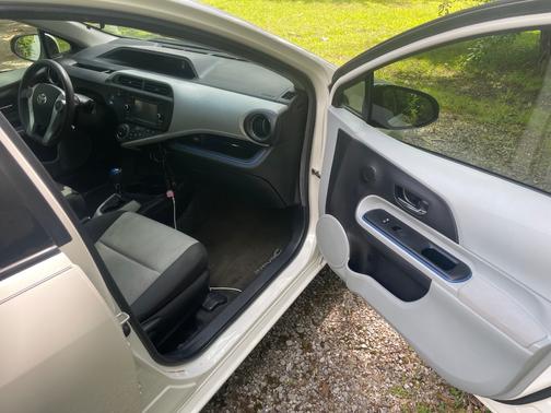 White 2012 Toyota Prius c Four