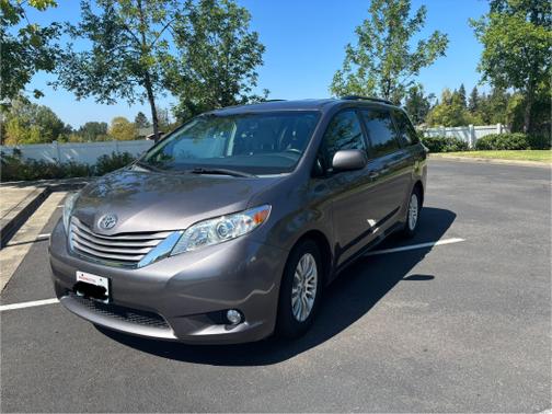 2015 Toyota Sienna XLE
