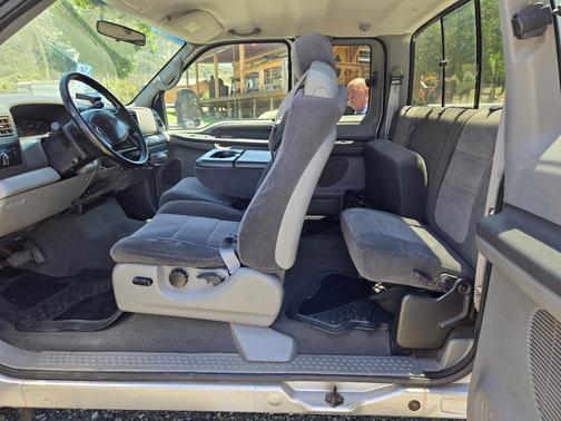 Silver 2002 Ford F-250 XL SuperCab Super Duty