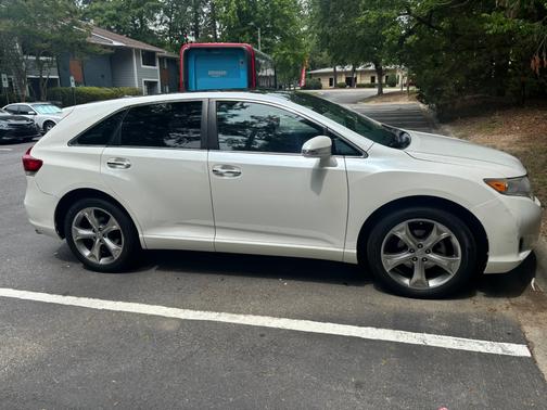White 2015 Toyota Venza XLE