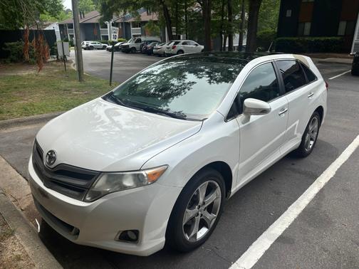 White 2015 Toyota Venza XLE