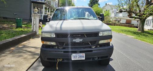 Gray 2002 Chevrolet Silverado 2500 LS H/D Crew Cab