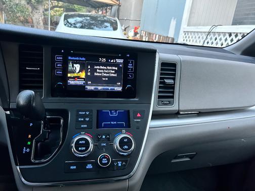 White 2016 Toyota Sienna LE