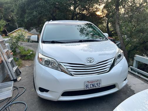 White 2016 Toyota Sienna LE