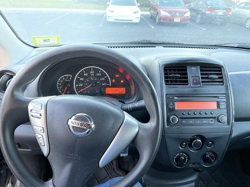 Gray 2016 Nissan Versa 1.6 S