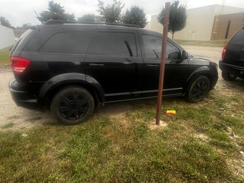 Black 2018 Dodge Journey SE