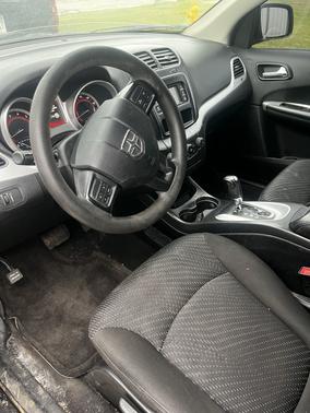 Black 2018 Dodge Journey SE