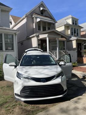 2021 Toyota Sienna LE 8 Passenger