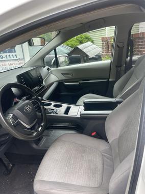2021 Toyota Sienna LE 8 Passenger