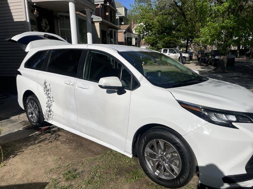 2021 Toyota Sienna LE 8 Passenger