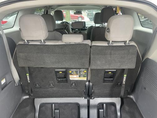 2021 Toyota Sienna LE 8 Passenger