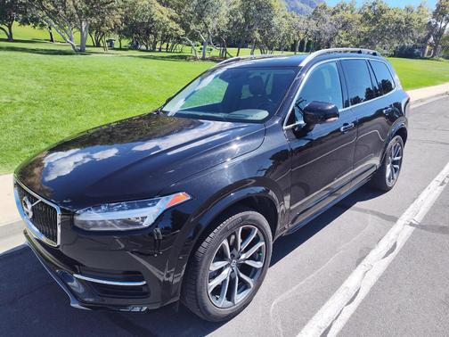 Black 2017 Volvo XC90 T6 Momentum