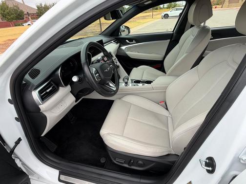 White 2025 Genesis G70 2.5T