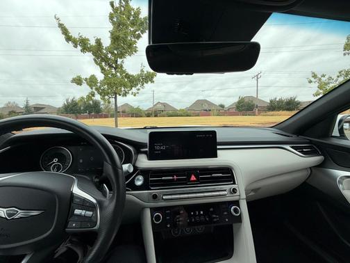 White 2025 Genesis G70 2.5T