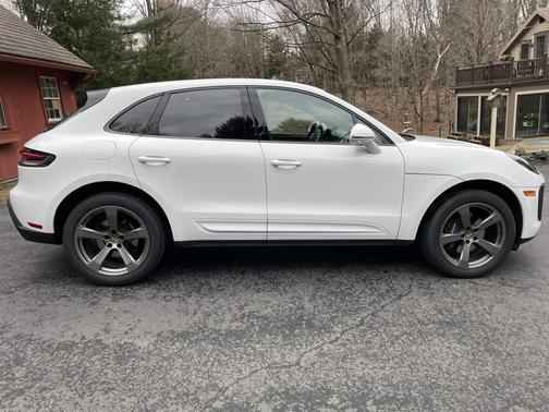 2023 Porsche Macan T