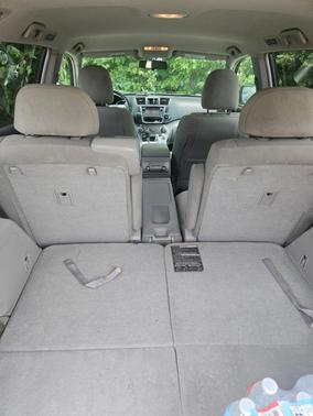 Gray 2013 Toyota Highlander Base