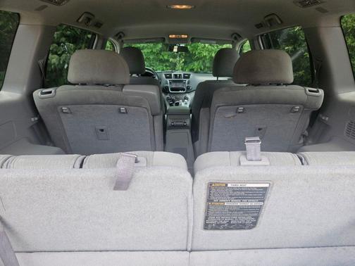 Gray 2013 Toyota Highlander Base