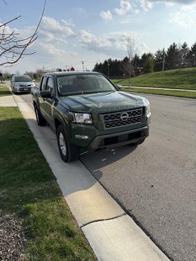 Green 2022 Nissan Frontier SV