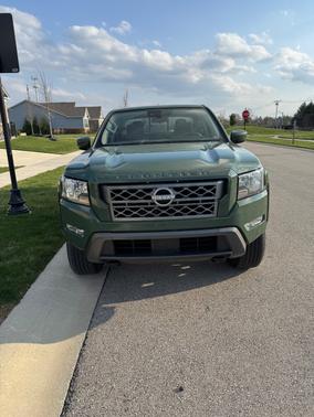 Green 2022 Nissan Frontier SV