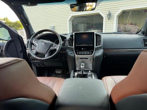 2021 Toyota Land Cruiser Base