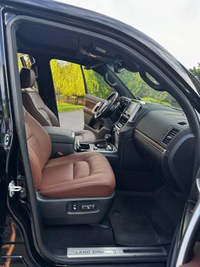 2021 Toyota Land Cruiser Base