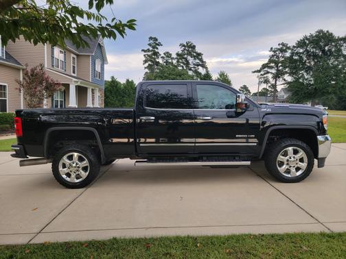 Photo 5 of 13 of 2017 GMC Sierra 2500 SLT