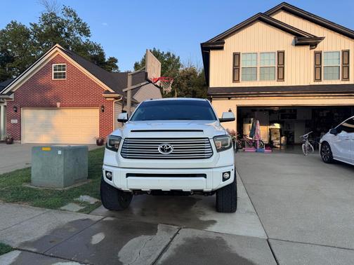 White 2015 Toyota Tundra Platinum