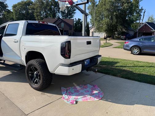 White 2015 Toyota Tundra Platinum