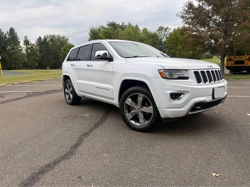 White 2015 Jeep Grand Cherokee Overland