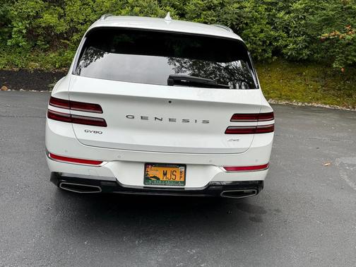 White 2022 Genesis GV80 2.5T