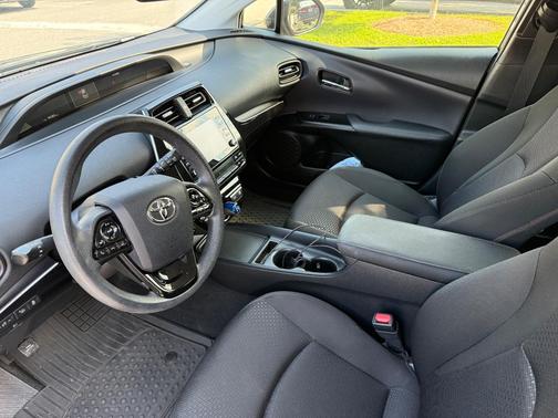 Gray 2022 Toyota Prius L