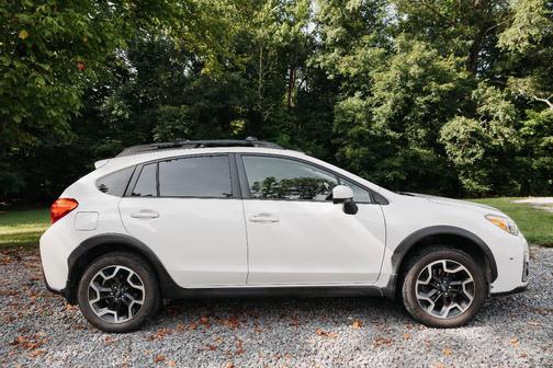 White 2016 Subaru Crosstrek 2.0i Premium