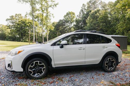 White 2016 Subaru Crosstrek 2.0i Premium