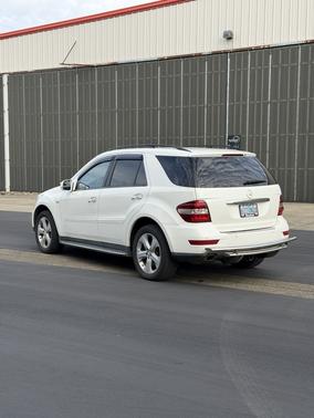 White 2009 Mercedes-Benz M-Class ML320 CDI Bluetec 4MATIC