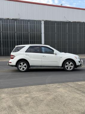 White 2009 Mercedes-Benz M-Class ML320 CDI Bluetec 4MATIC