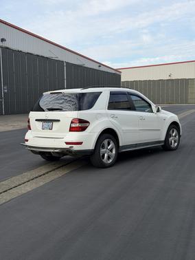 White 2009 Mercedes-Benz M-Class ML320 CDI Bluetec 4MATIC