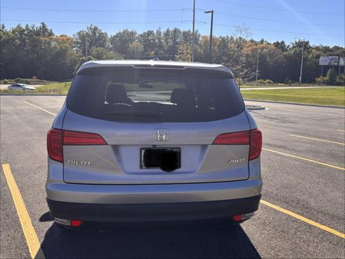 Silver 2018 Honda Pilot EX