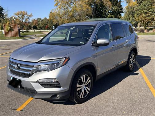 Silver 2018 Honda Pilot EX