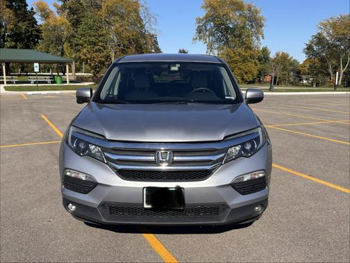 Silver 2018 Honda Pilot EX