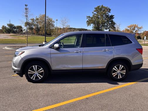 Silver 2018 Honda Pilot EX