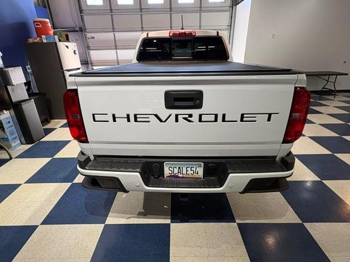 White 2022 Chevrolet Colorado LT