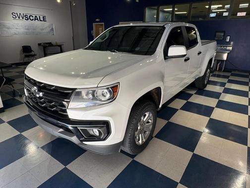 White 2022 Chevrolet Colorado LT