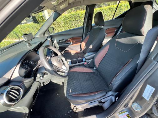 2021 Nissan Kicks SR