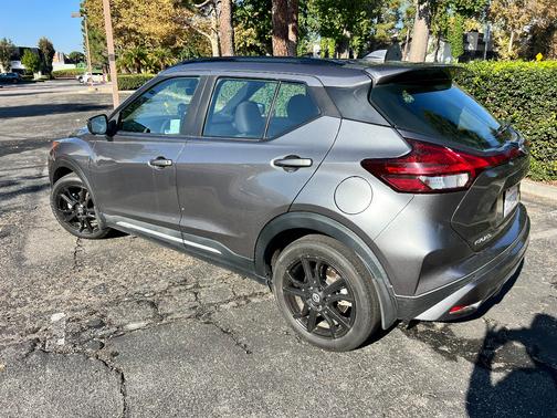 2021 Nissan Kicks SR