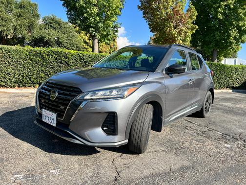 2021 Nissan Kicks SR