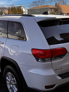 White 2018 Jeep Grand Cherokee Laredo E