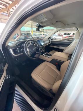 White 2024 Ford Expedition Max XLT